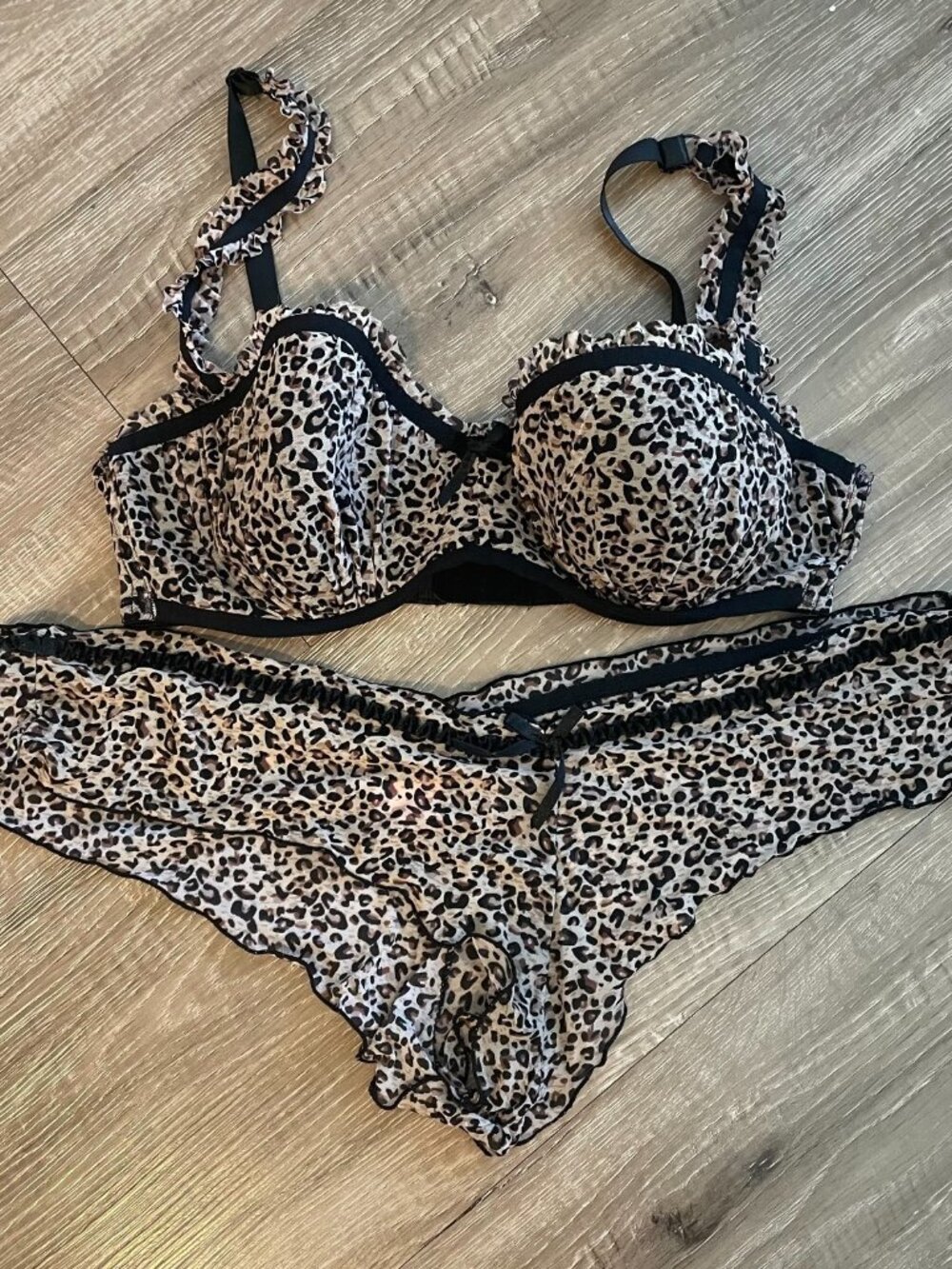 Native Intimates Lingerie Set Women's Bra Size 38D Cheetah Print Design